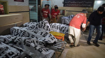 A felismerhetetlenségig égtek egy pakisztáni tartálykocsi-baleset áldozatai