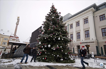 Karácsonyfa a győri Széchenyi téren