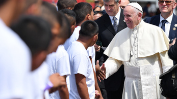 Ferenc pápa: Felháborító, ha a migránsok szolidaritás helyett elutasítással találkoznak