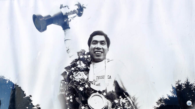 Szuzuki, aki a Nissan versenyzője, később a Tomei alapítója volt