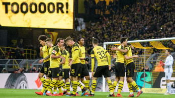 Tovább robog a Dortmund, Szalaiék gólzáporos meccsen nyertek
