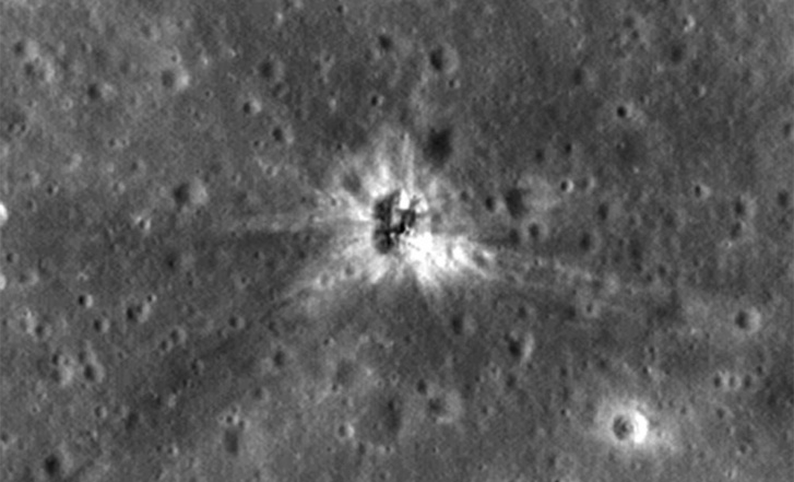 Az Apollo-16-os rakétájának harmadik fokozata, azaz annak becsapódási nyoma a Holdon