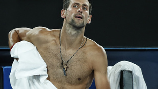 Átöltözéskor lefotózták Novak Djokovics titokzatos medálját