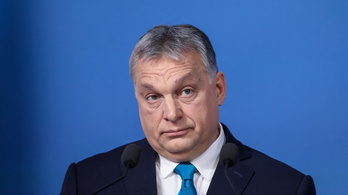 Ilyen, amikor Orbán Viktor selyemzsinórt küld