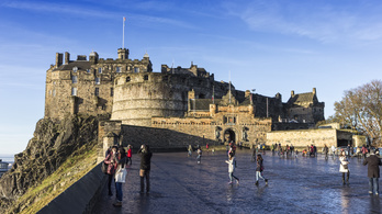 Edinburgh-nak elege lett a turistákból, megadóztatják az ágazatot