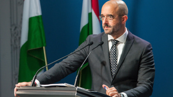 Kovács Zoltán szerint ésszerűtlen lenne kizárni a Fideszt a Néppártból