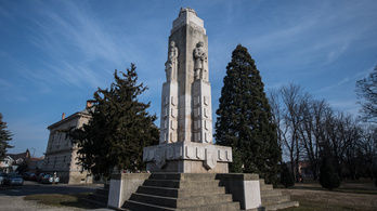 Amerikai stílusú gigászi Trianon-emlékmű Nagykanizsán