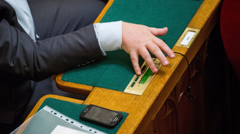 Az Országgyűlés Hivatal szerint legitimek a parlamenti szavazógépek