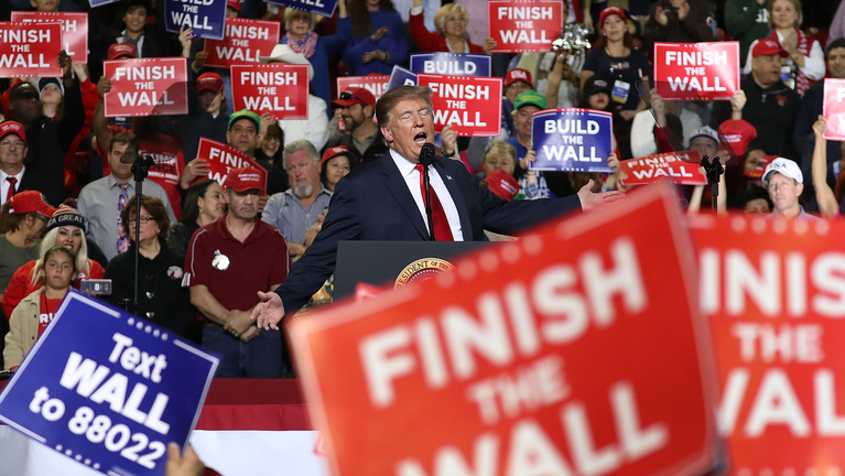 Trump mindent feltett a falra, de lehet, hogy a fal adja a másikat