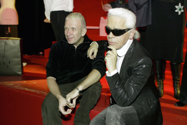 Lagerfeld és Jean Paul Gaultier a párizsi Aids gálán, 2004-ben