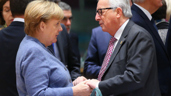 Merkel kiállt Juncker mellett a magyar kormányplakátok ügyében