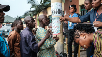 Egyhetes halasztás után megtartják az elnökválasztást Nigériában