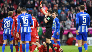 Les miatt elvett gól, kiállítás: Dárdaiék kikaptak a Bayerntől