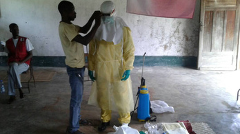 Felgyújtottak egy ebolás betegeket ellátó központot Kongóban