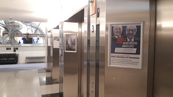 A Momentum kiplakátolta az EP folyosóit a legújabb propagandaplakátokkal
