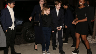 Angelina Jolie hat gyerekével közösen fotózkodott