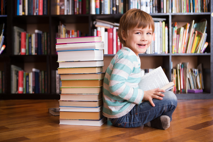 Minél több könyve van, annál okosabb lesz a gyerek: kutatók kimutatták, milyen sokat számít