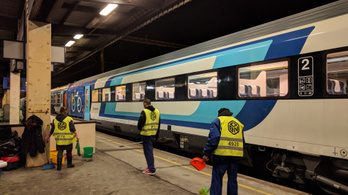 Gond van a magyar gyártású vasúti kocsikkal