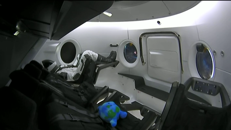 Ellen Ripley hadnagy a SpaceX űrhajóján a Nemzetközi Űrállomásra tart