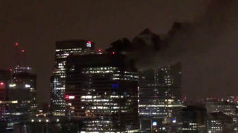 Londonban lángolt a Barclays Bank székháza