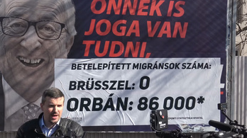 Átragasztja a kormányplakátokat a Jobbik