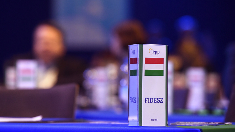 Mutatjuk, hogy kik a Fidesz támogatói és ellenfelei a Néppártban