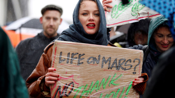 Hollandiában tízezrek tüntettek a tisztességes klímapolitikáért