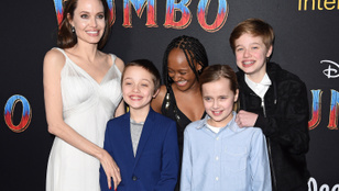 Angelina Jolie elvitte a gyerekeket a Dumbo premierjére