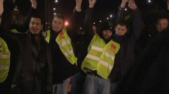 Kőolajfinomítót foglaltak a francia tüntetők