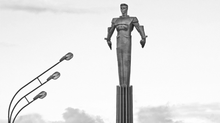 A szovjet-orosz tudomány dicsőségét hirdeti Moszkva alternatív emlékművilága