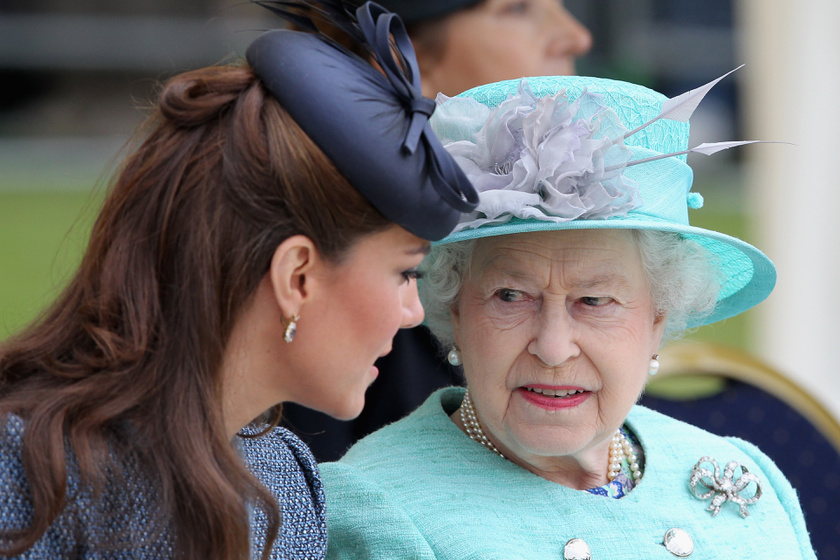 Ilyen Katalin hercegné és Erzsébet királynő viszonya valójában - Beszédes fotó készült róluk
