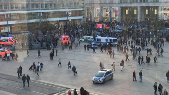 Két német Youtube-sztár követői kezdtek tömegverekedésbe az Alexanderplatzon