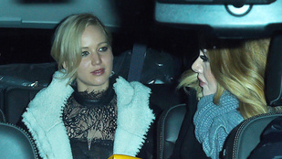 Jennifer Lawrence és Adele nagyott bulizott egy melegbárban
