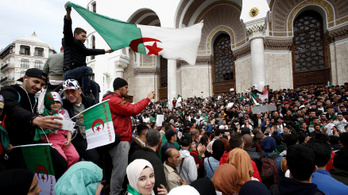 Százezrek tüntettek Algírban a rendszer ellen