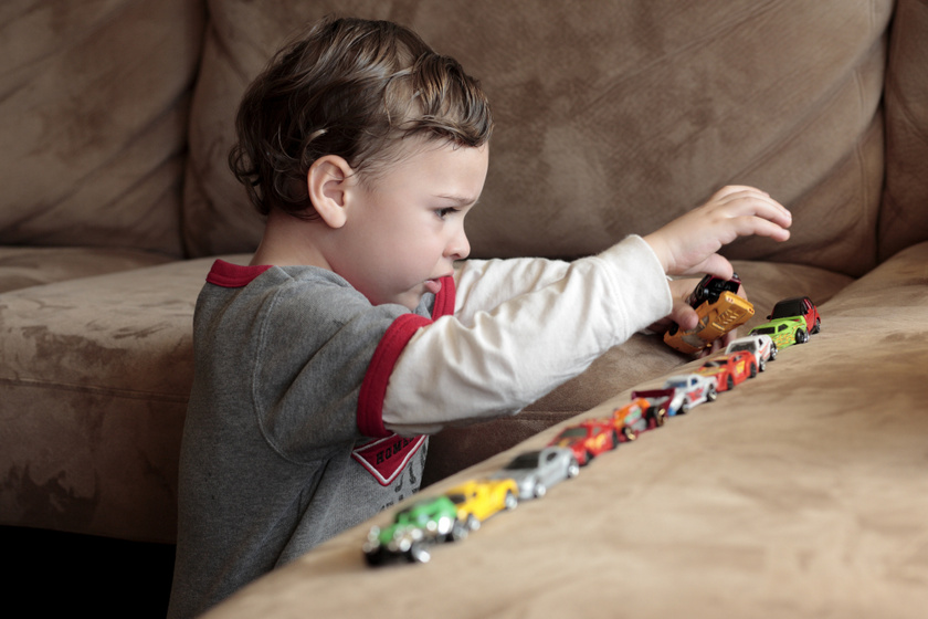 Mikor jelentkeznek az autizmus első tünetei? A korai fejlesztés sokat jelenthet