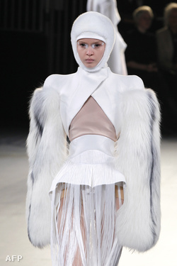 Mugler, 2012-2013. ősz-téli divatbemutató a párizsi divathéten