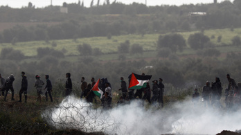 Négy fiatal palesztin tüntető halt meg a gázai határnál