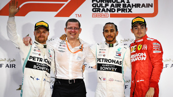 Hamilton nyerte Leclerc versenyét a drámai Bahreini GP-n