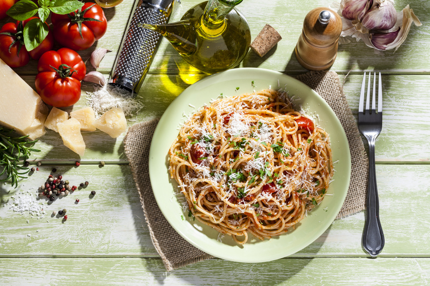 Bazsalikomos-paradicsomos spagetti: 20 perc sem kell hozzá