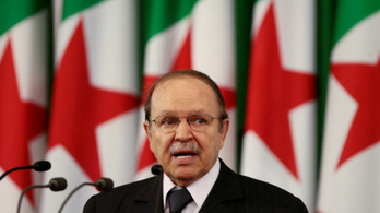 20 év után lemond Algéria elnöke