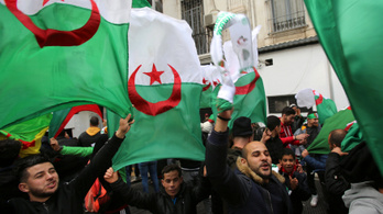 Lemondott a tüntetések hatására az algériai elnök