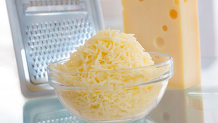 Itt a tuti módszer a sajtreszelő tisztításához