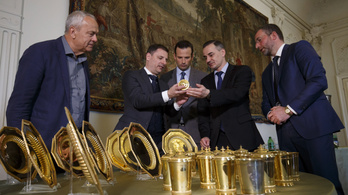 15 kilónyi aranyozott ezüsttárgy került vissza a Festetics-kastélyba