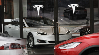 Euró százmilliókat fizet a Fiat, hogy a flottájába kerüljenek a Tesla elektromos autói