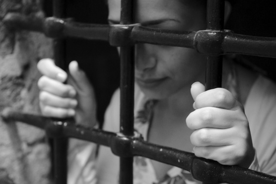 Tömeges börtönbüntetések és erőszak Amerikában – kizárólag nők számára