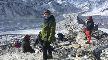 9 éves magyar kisfiú a Himalája 5644 méteres csúcsán