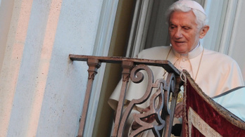 XVI. Benedek nyílt levélben közölte, miért molesztálnak gyerekeket papok