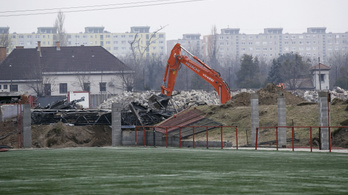 Április 28-án robban a bomba a Bozsik Stadionnál