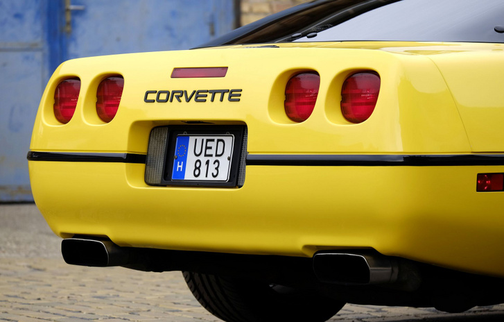 Aki esetleg nem ismerné meg, hogy ez egy Corvette, annak óriási betűkkel ráírták
