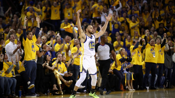 Curry hatalmas triplarekordjával indult az NBA-rájátszás